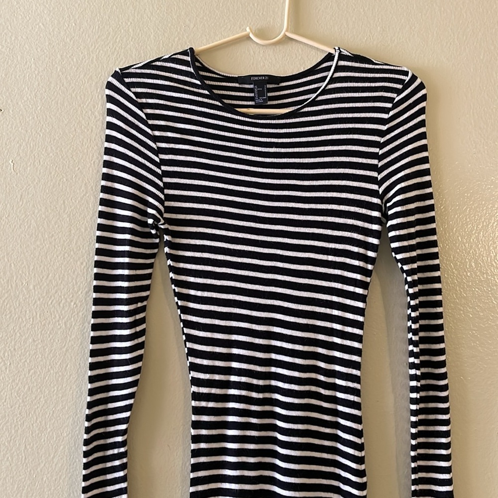 Women dress, size small, color black, like new. Forever 21.